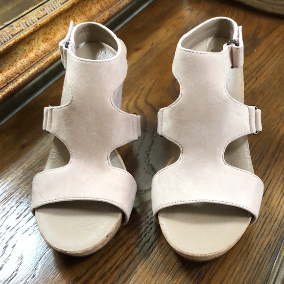 NWOT Bettye Muller Concept womens platform sandals.  Size 7.  Bone.  Faux suede. - Picture 2 of 11